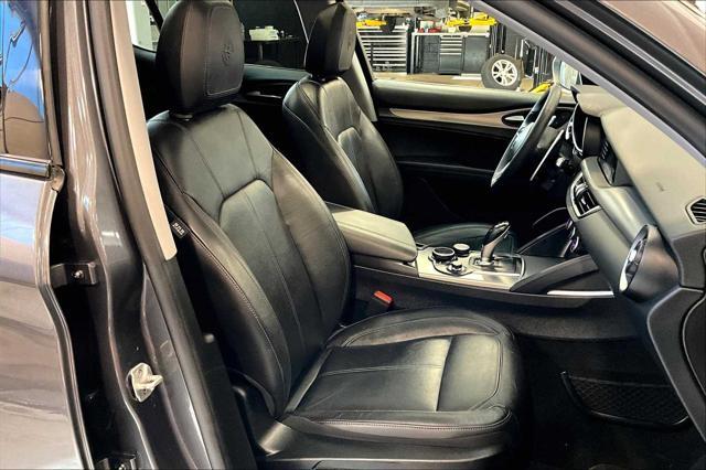 Photo of 2018 Vesuvio Gray Metallic Alfa Romeo Stelvio