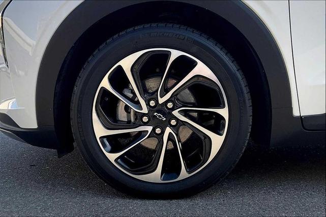 Photo of 2022 Summit White Chevrolet Bolt EUV