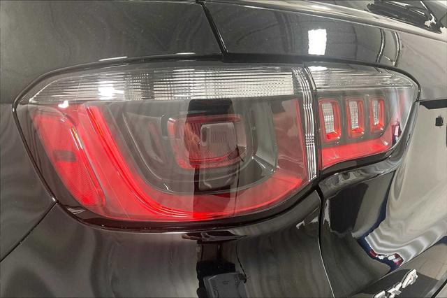 Photo of 2022 Diamond Black Crystal Pearlcoat Jeep Compass