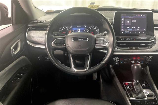 Photo of 2022 Diamond Black Crystal Pearlcoat Jeep Compass