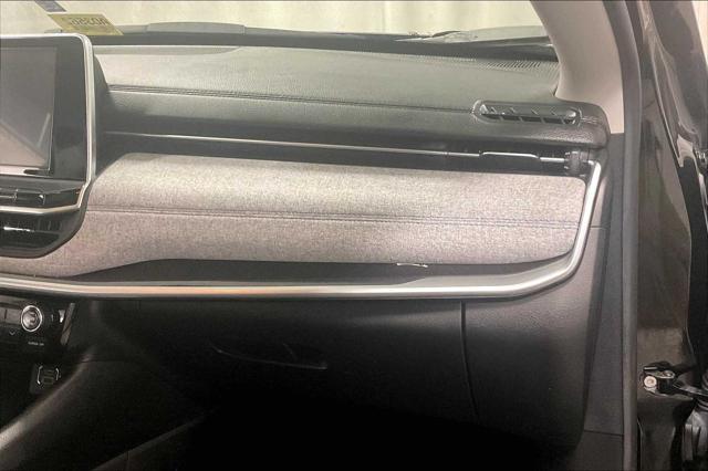 Photo of 2022 Diamond Black Crystal Pearlcoat Jeep Compass