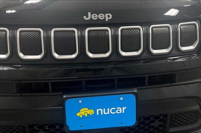 Photo of 2022 Diamond Black Crystal Pearlcoat Jeep Compass