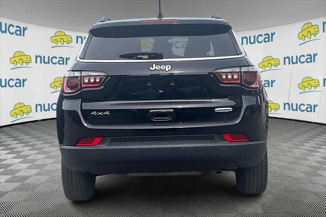 Photo of 2022 Diamond Black Crystal Pearlcoat Jeep Compass