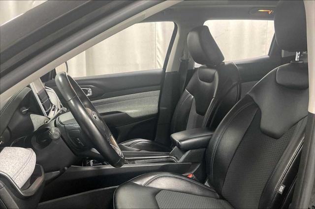 Photo of 2022 Diamond Black Crystal Pearlcoat Jeep Compass