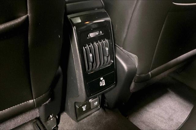 Photo of 2022 Diamond Black Crystal Pearlcoat Jeep Compass