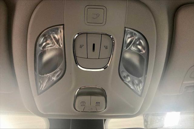 Photo of 2022 Diamond Black Crystal Pearlcoat Jeep Compass