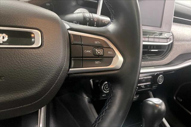 Photo of 2022 Diamond Black Crystal Pearlcoat Jeep Compass