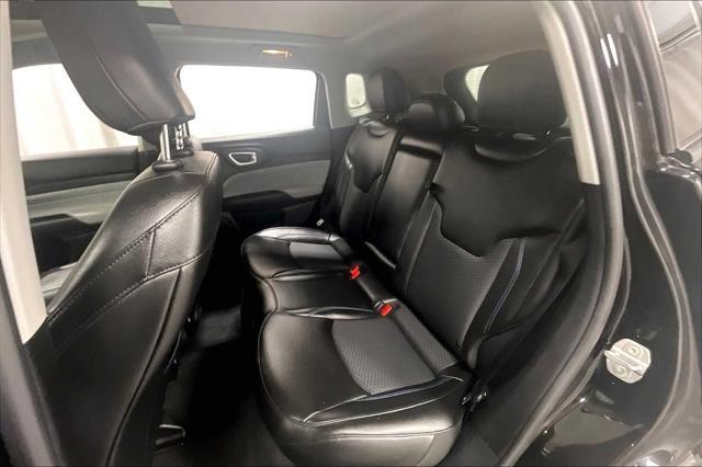 Photo of 2022 Diamond Black Crystal Pearlcoat Jeep Compass
