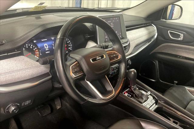 Photo of 2022 Diamond Black Crystal Pearlcoat Jeep Compass