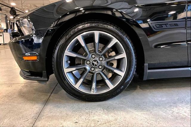 Photo of 2012 Black Ford Mustang