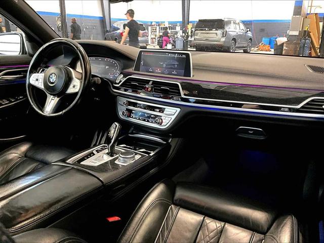Photo of 2022 Black Sapphire Metallic BMW 740