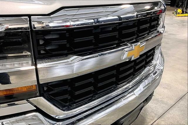 Photo of 2016 Silver Ice Metallic Chevrolet Silverado 1500