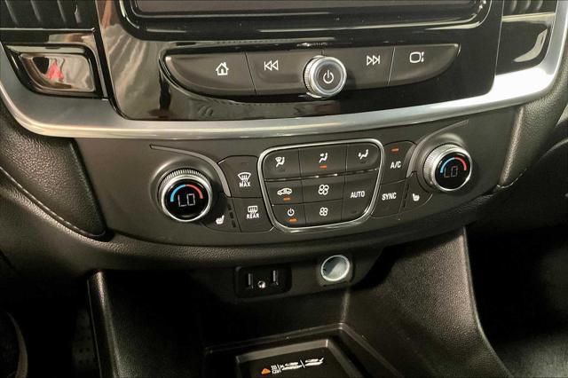 Photo of 2022 Northsky Blue Metallic Chevrolet Traverse