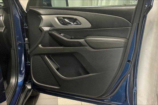 Photo of 2022 Northsky Blue Metallic Chevrolet Traverse