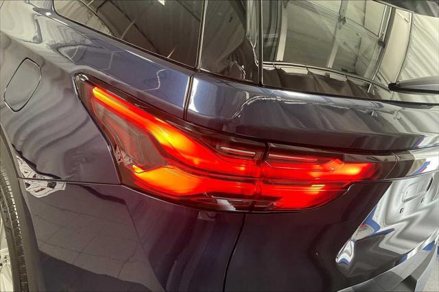 Photo of 2022 Northsky Blue Metallic Chevrolet Traverse