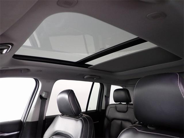 Photo of 2023 Metallic Jeep Grand Cherokee 4xe