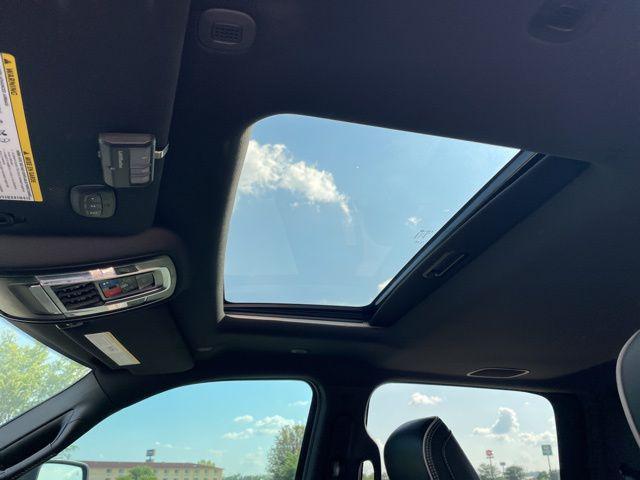 Photo of 2024 Granite Crystal Metallic Clearcoat RAM 2500