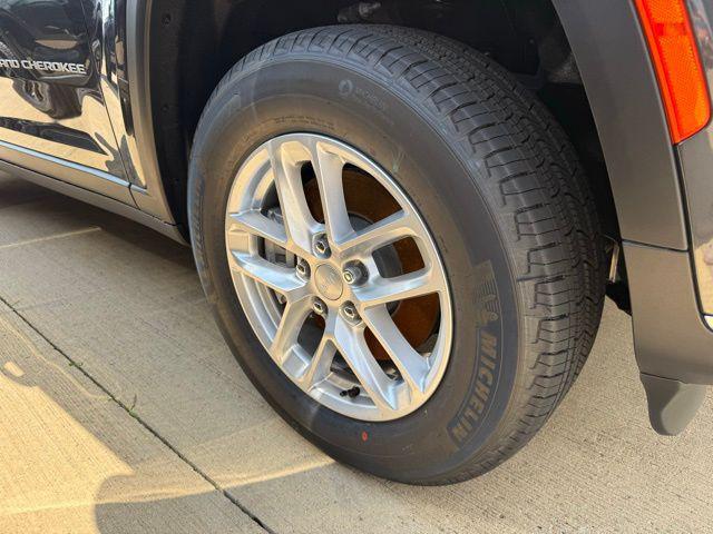 Photo of 2025 Baltic Gray Metallic Clearcoat Jeep Grand Cherokee L
