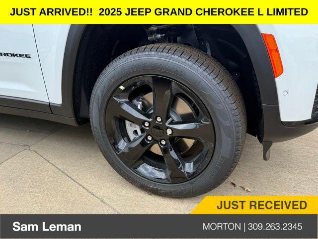 Photo of 2025 Bright White Clearcoat Jeep Grand Cherokee L