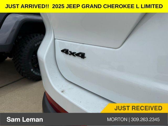Photo of 2025 Bright White Clearcoat Jeep Grand Cherokee L