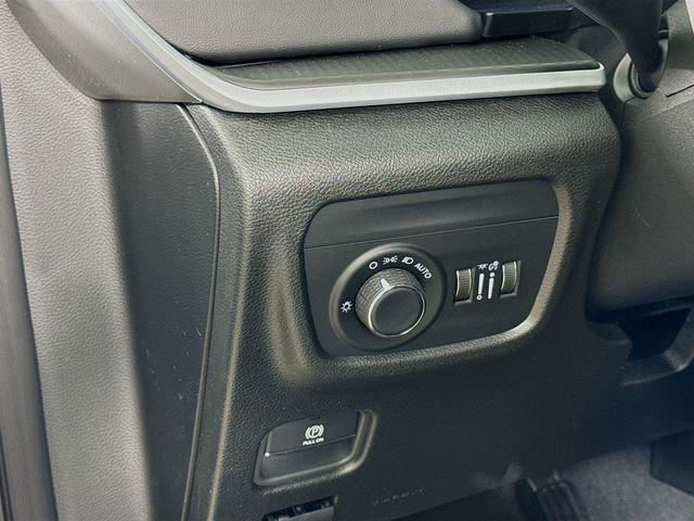 Photo of 2025 Bright White Clearcoat Jeep Grand Cherokee L