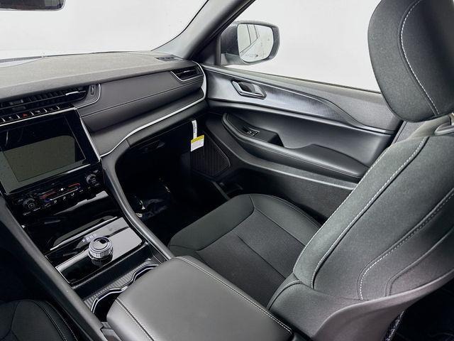 Photo of 2025 Bright White Clearcoat Jeep Grand Cherokee L