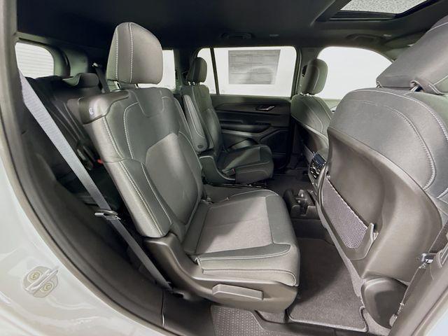 Photo of 2025 Bright White Clearcoat Jeep Grand Cherokee L