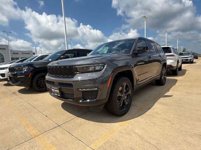 Photo of 2025 Baltic Gray Metallic Clearcoat Jeep Grand Cherokee L