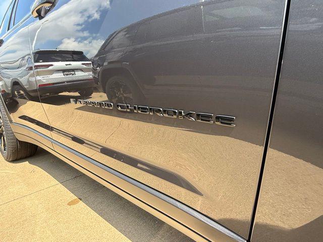 Photo of 2025 Baltic Gray Metallic Clearcoat Jeep Grand Cherokee L