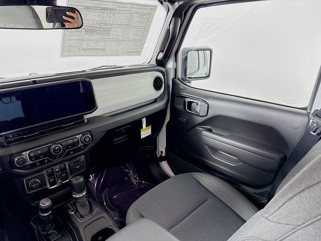 Photo of 2025 Bright White Clearcoat Jeep Wrangler