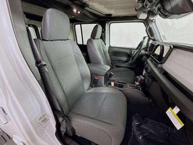 Photo of 2025 Bright White Clearcoat Jeep Wrangler
