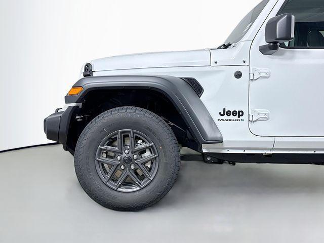 Photo of 2025 Bright White Clearcoat Jeep Wrangler