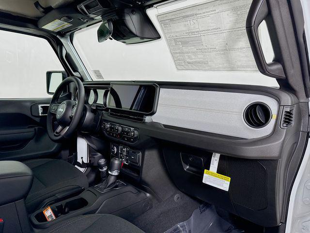 Photo of 2025 Bright White Clearcoat Jeep Wrangler