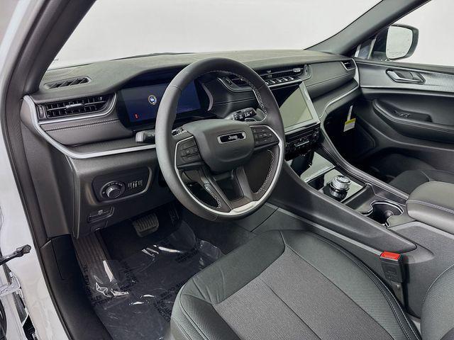 Photo of 2025 Bright White Clearcoat Jeep Grand Cherokee L