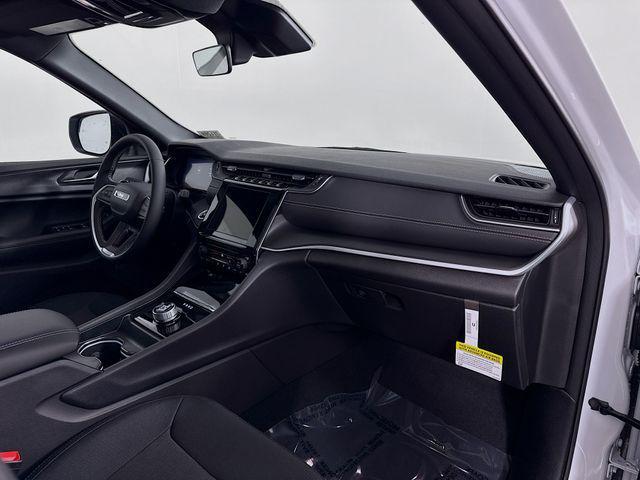 Photo of 2025 Bright White Clearcoat Jeep Grand Cherokee L