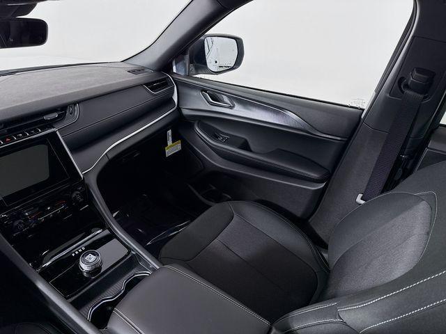 Photo of 2025 Bright White Clearcoat Jeep Grand Cherokee L