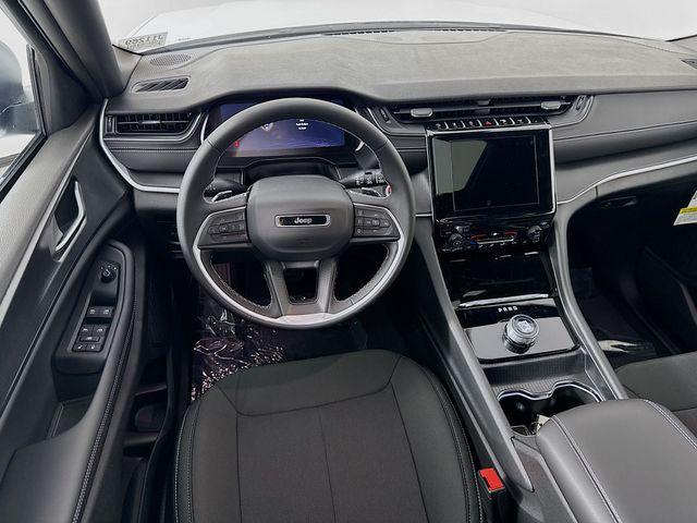 Photo of 2025 Bright White Clearcoat Jeep Grand Cherokee L