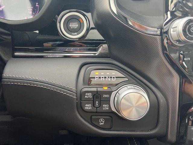Photo of 2025 Diamond Black Crystal Pearlcoat RAM 1500
