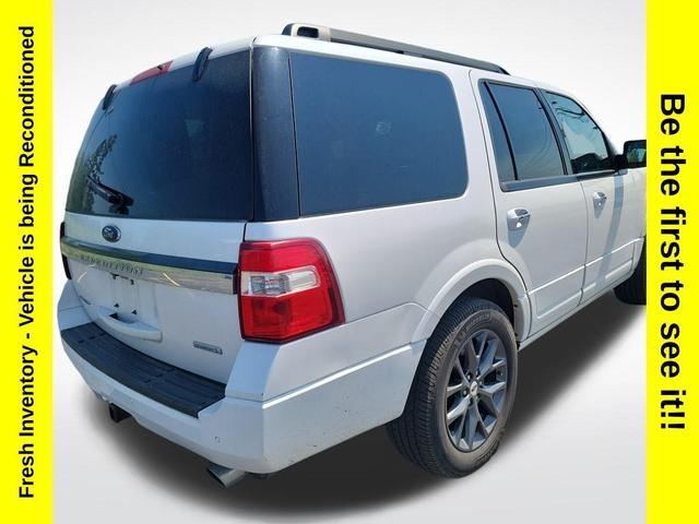 Photo of 2017 White Platinum Metallic Tri-Coat Ford Expedition