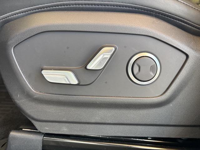 Photo of 2025 Shimmering Silver Hyundai SANTA FE