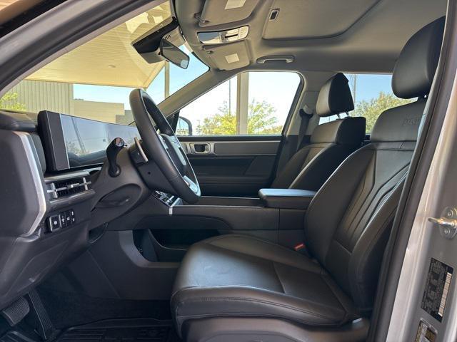 Photo of 2025 Shimmering Silver Hyundai SANTA FE