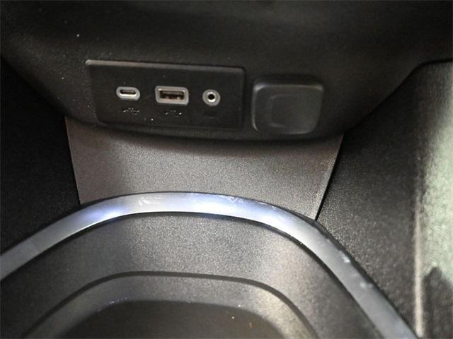 Photo of 2021 White Chevrolet Malibu