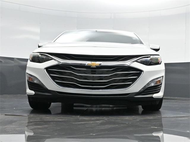 Photo of 2021 White Chevrolet Malibu