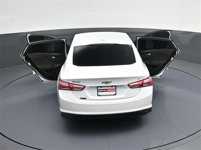 Photo of 2021 White Chevrolet Malibu