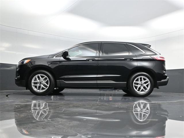 Photo of 2023 Black Metallic Ford Edge