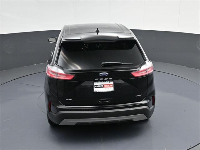 Photo of 2023 Black Metallic Ford Edge