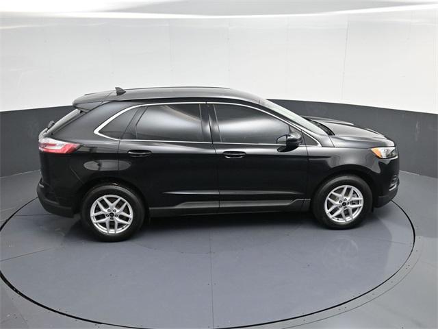 Photo of 2023 Black Metallic Ford Edge