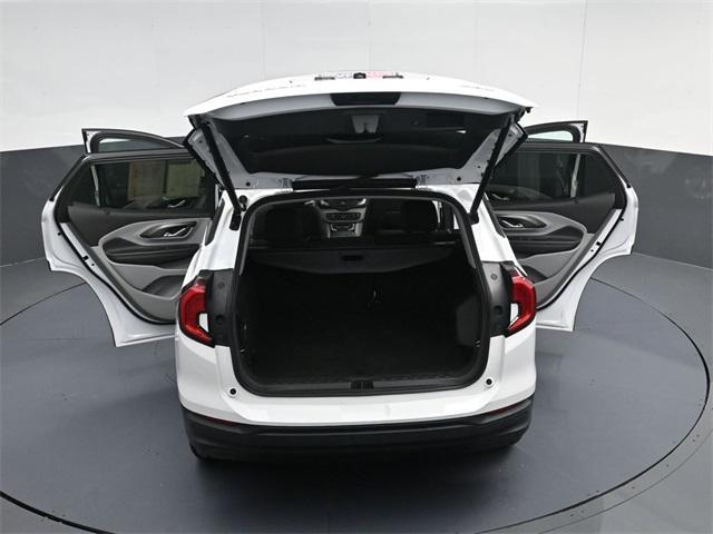 Photo of 2023 Summit White GMC Terrain