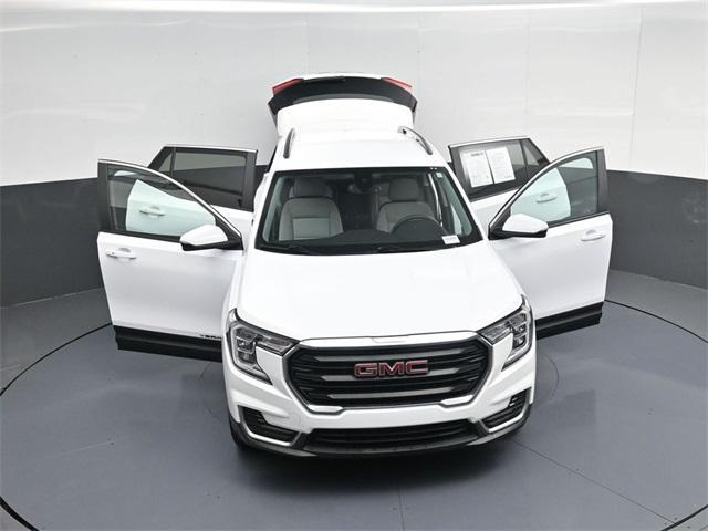 Photo of 2023 Summit White GMC Terrain