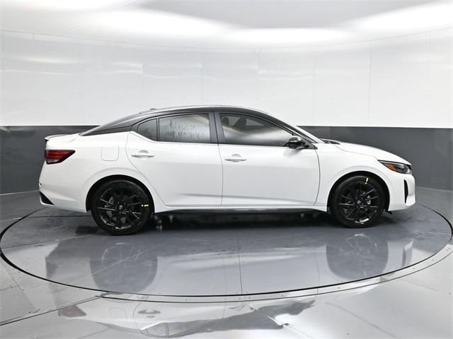 Photo of 2025 White Nissan Sentra
